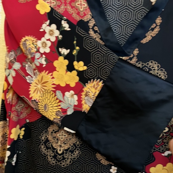 Natori Caftan Vneck Black Red Gold Asian Pattern - Picture 5 of 6